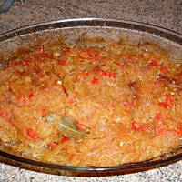 Kotlety zapiekane w kiszonej kapuście