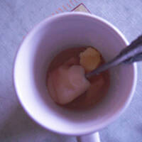 Rozgrzewający napój cytrynowo-miodowo-imbirowy