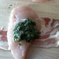 Piersi ze szpinakiem fetą i boczkiem