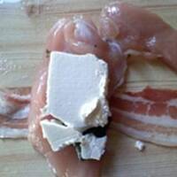 Piersi ze szpinakiem fetą i boczkiem