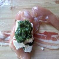 Piersi ze szpinakiem fetą i boczkiem