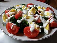 Fot. Martusia:), Sałatka z brokułem, pomidorem i jajkiem