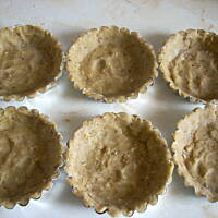 Tartaletki z serem i śliwkami