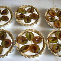 Tartaletki z serem i śliwkami