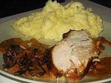 Fot. gluestick, Pieczeń z piersi indyka z grzybami