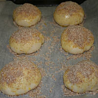 Bułeczki drożdżowe ze śliwkami