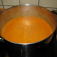 Klopsiki podpiekane w delikatnym sosie pomidorowym