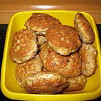 Klopsiki podpiekane w delikatnym sosie pomidorowym