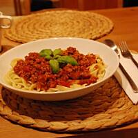Spaghetti bolognese- sos pomidorowy