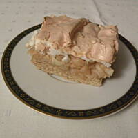 Jabłecznik z pianką bezową