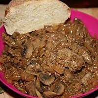 Wątrȯbka Drobiowa z Pieczarkami i Cebulą