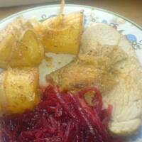 Szynka wieprzowa pieczona z ziemniakami i cebulką