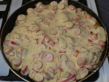 Fot. martta-a, Ciasto naleśnikowe z parówkami