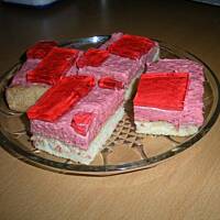 Biszkopt z musem truskawkowym