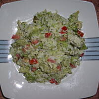 sałatka z brokułem, ryżem i kurczakiem