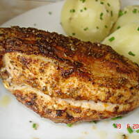 Soczysta pieczona pierś z kurczaka