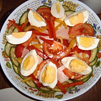 sałatka ze ślimaczkami z szynki i sera wg M&Ł