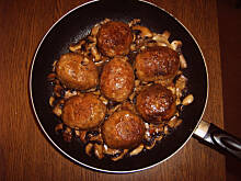 Fot. mariola2000, Klopsy z niespodzianką w pieczarkach wg M&Ł