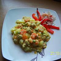 Sos smietanowy z marchewka i groszkiem