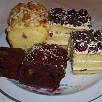 Ciasto tortowe z bitą śmietaną i alkoholem wg Różyczki