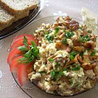 Jajecznica z kurkami Pyzy