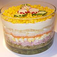 Sałatka warstwowa z szynką