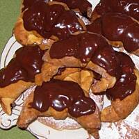 Rogaliki z jagodami i polewą czekoladową