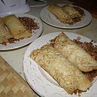 Bliny z kaszą gryczaną i sosem pieczarkowym