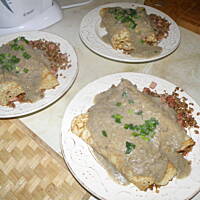 Bliny z kaszą gryczaną i sosem pieczarkowym