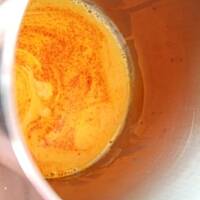 Pieczona ryba z chrupiącymi warzywami i sosem śmietanowo - szafranowym