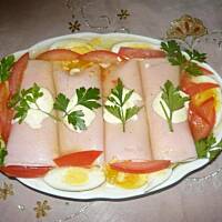 Ruloniki z szynki z kremem chrzanowym