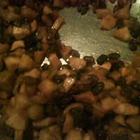 Pierogi z jabłkami, cynamonem i rodzynkami