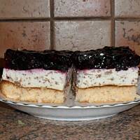 Ciacho z truskawkami i masą straciatella