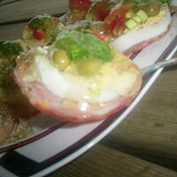 Przekąska - wędlina z jajkiem i warzywami pod galaretką kasiuli