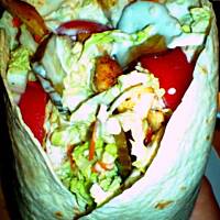 Tortilla z sosem czosnkowym