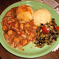 Gulasz z kurczaka z boczkiem wg M&Ł