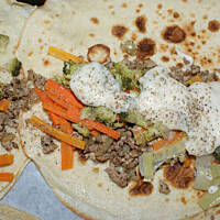 Zapiekane nalesniki z warzywami i miesem