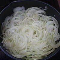 Wątróbki drobiowe z cebulką