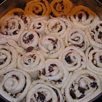 Drożdżowy ślimaczek z orzechami