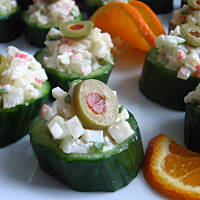 Ogórki nadziewane sałatką krabową