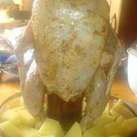 Stojący aromatyczny kurczak zapiekany z ziemniakami godny pochwały wg Molly