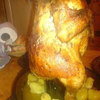 Stojący aromatyczny kurczak zapiekany z ziemniakami godny pochwały wg Molly