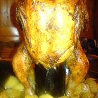 Stojący aromatyczny kurczak zapiekany z ziemniakami godny pochwały wg Molly