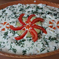 Śledziki z cebulką i czosnkiem.