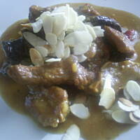 Aromatyczny gulasz z grzybami i migdałami kasiuli