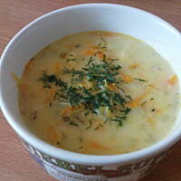 Zupa  z ogórków kiszonych z jarzynkami.