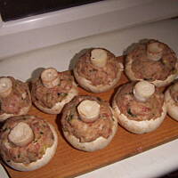 Pieczarki faszerowane miesem