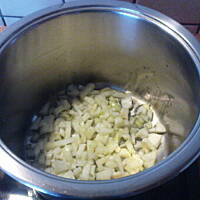 Gęsta zupka z mięsem i porami.