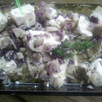 Feta marynowana w ziołach czosnku cebuli i pieczarkach kasiuli