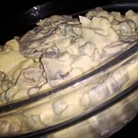 Salatka z jajek, pieczarek i groszku